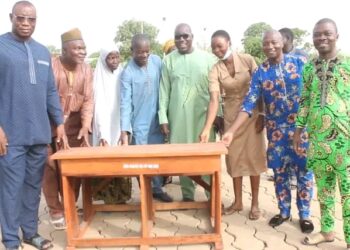 EDUCATION : La mairie de Banikoara dote le Ceg Nangourou de 150 tables-bancs !